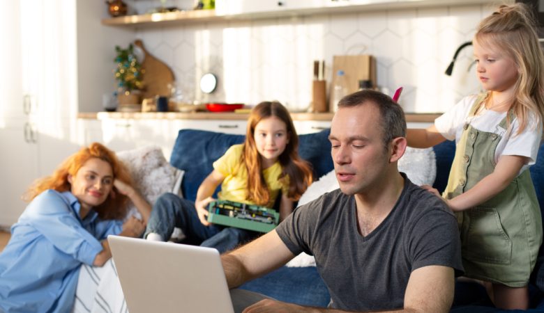 مشاوره برای حل مسائل و مشکلات خانواده به صورت حضوری و آنلاین